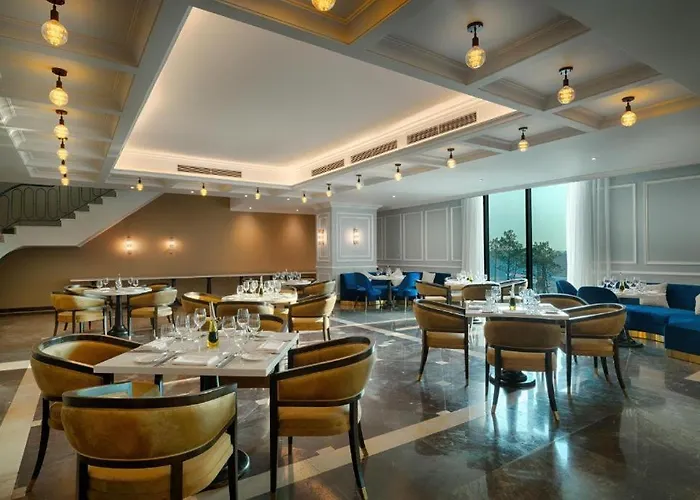 Khách sạn Flc Grand